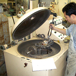 真空遠心鋳造機1