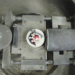 真空遠心鋳造機2