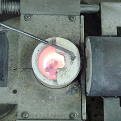 真空遠心鋳造機3