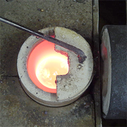 真空遠心鋳造機5