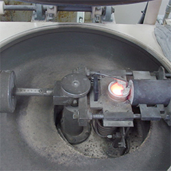 真空遠心鋳造機6