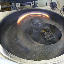 真空遠心鋳造機8