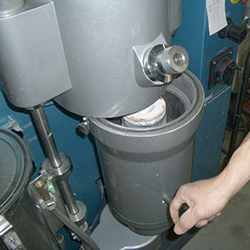 真空吸引加圧鋳造機6