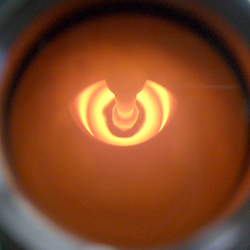 真空吸引加圧鋳造機8